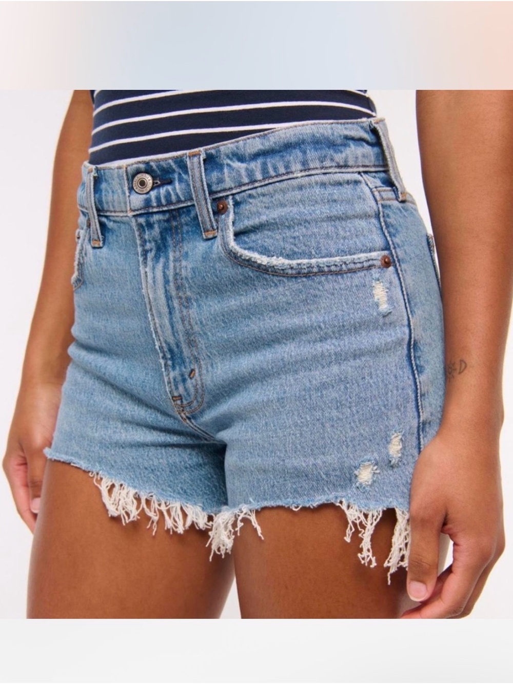 Abercrombie & Fitch The Mom Short High Rise Denim Shorts Size 24
